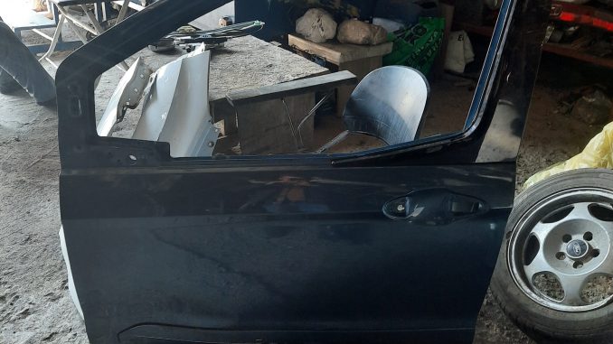 Ford Courier Sol Ön Kapı