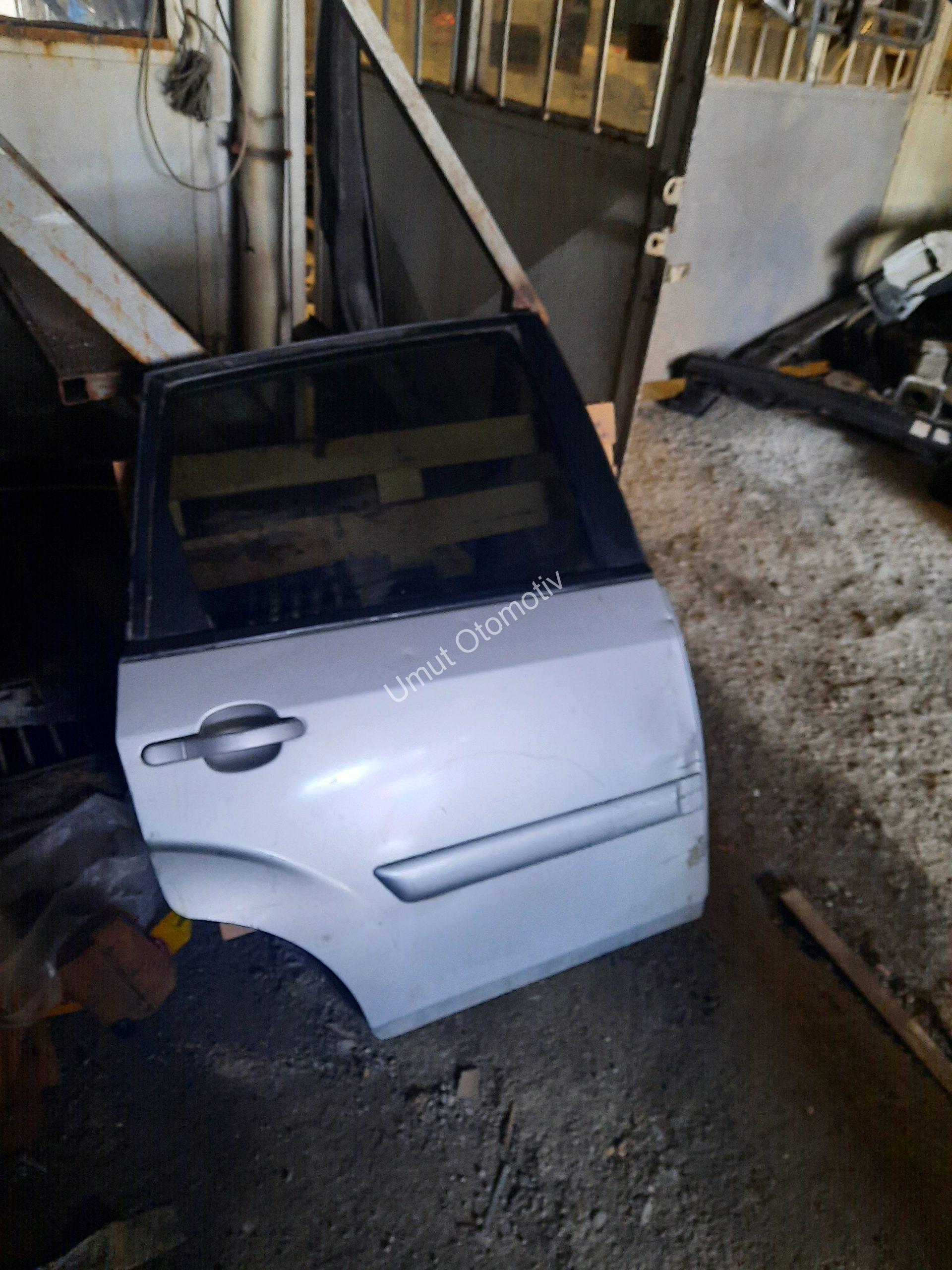 Ford Fiesta Sağ Arka Kapı