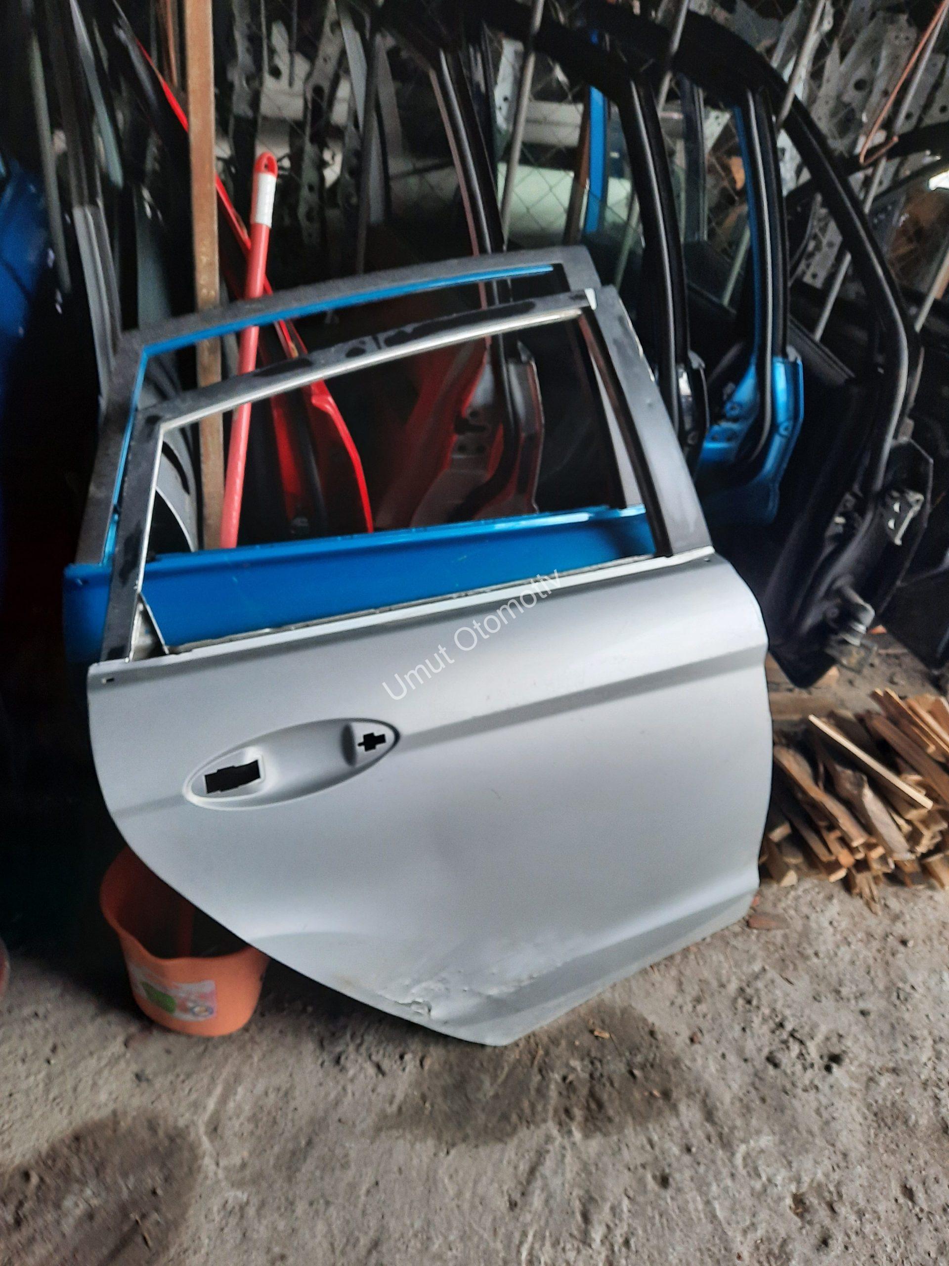 Ford Fiesta 2009-2018 Sol Arka Kapı