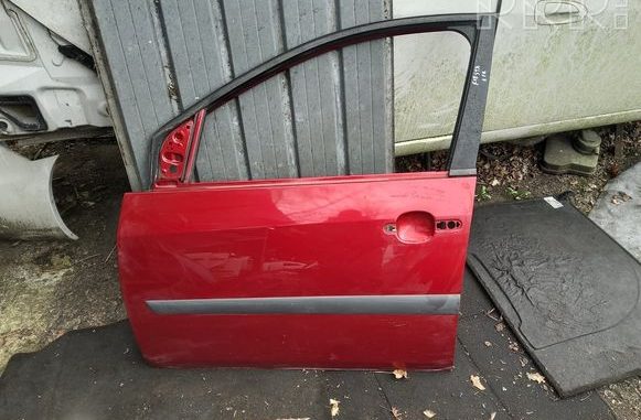 Ford Fiesta Çıkma 2003 - 2009 Sol Ön Kapı Kırmızı Ford Fiesta Çıkma 2003 - 2009 Sol Ön Kapı Kırmızı