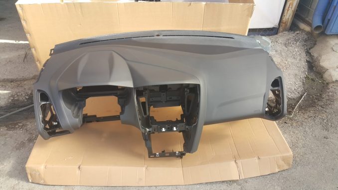 Ford Focus 2012 - 2018 3 - 3.5 Orjinal Sıfır Gögüs Torpido