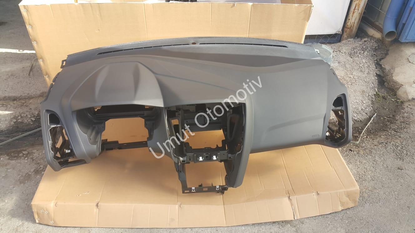 Ford Focus 2012 - 2018 3 - 3.5 Orjinal Sıfır Gögüs Torpido